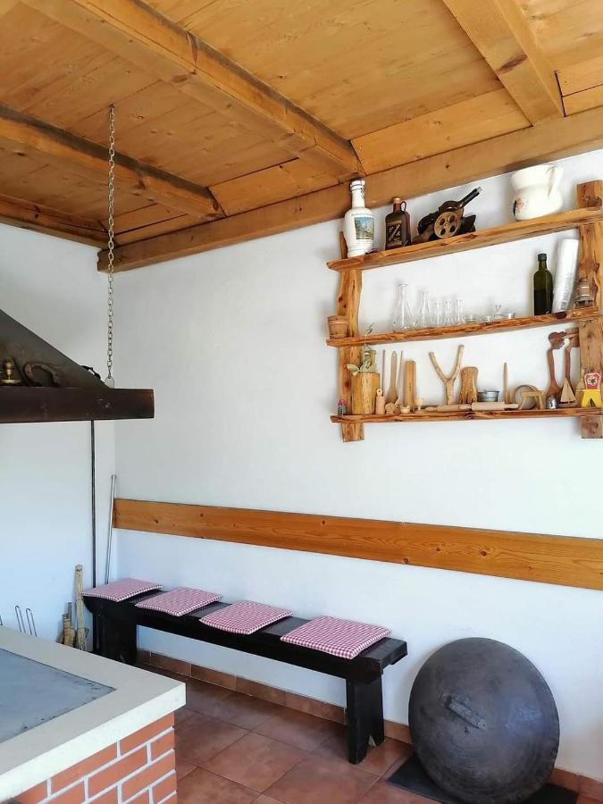 Kvasina Apartments Zadvarje Luaran gambar