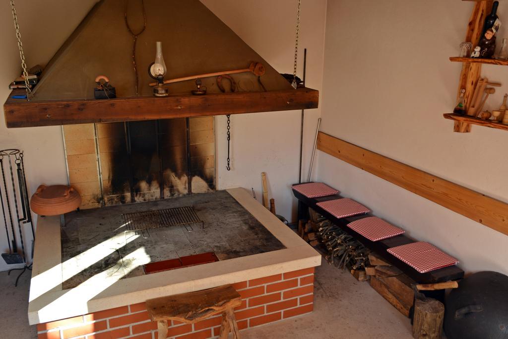 Kvasina Apartments Zadvarje Luaran gambar