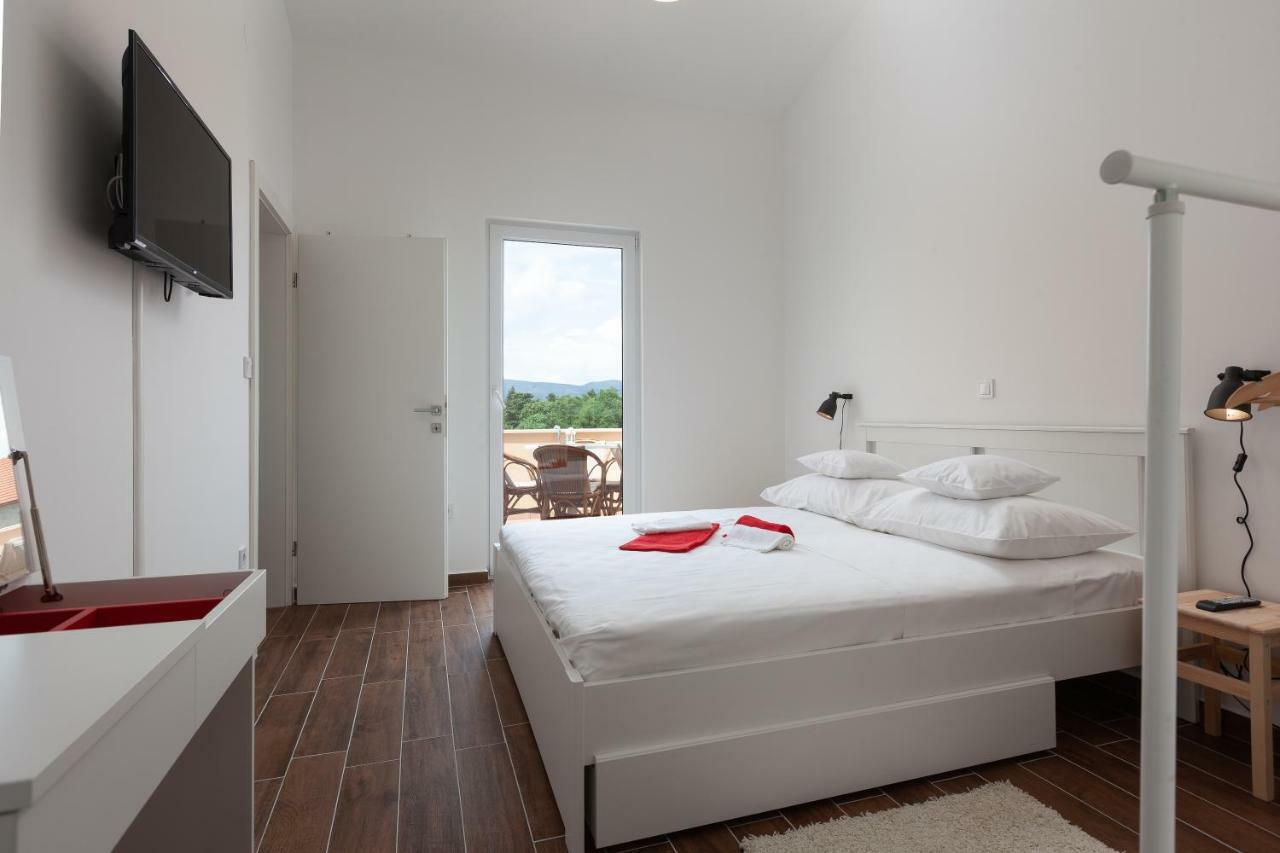 Kvasina Apartments Zadvarje Luaran gambar