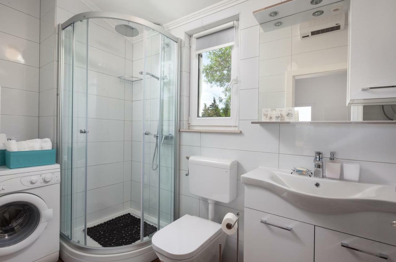 Kvasina Apartments Zadvarje Luaran gambar