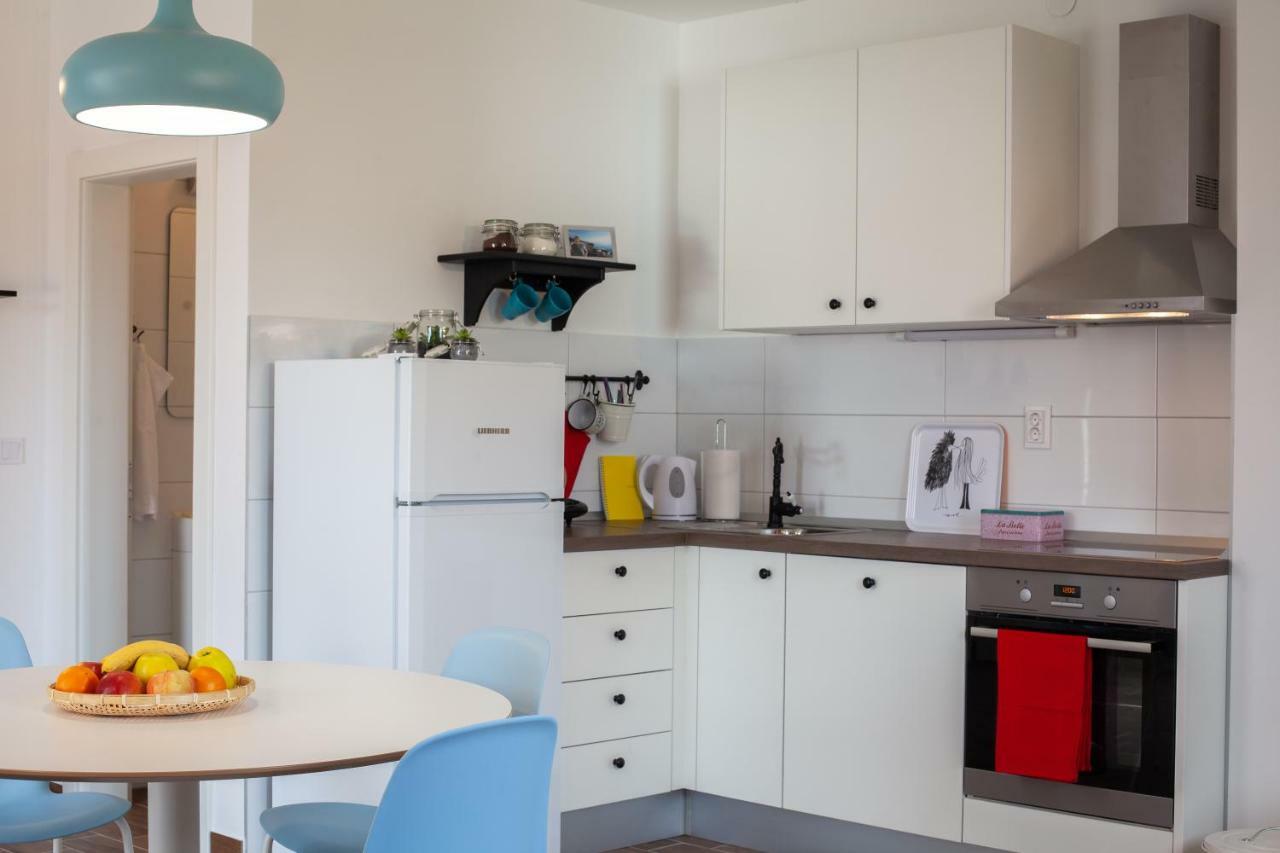 Kvasina Apartments Zadvarje Luaran gambar