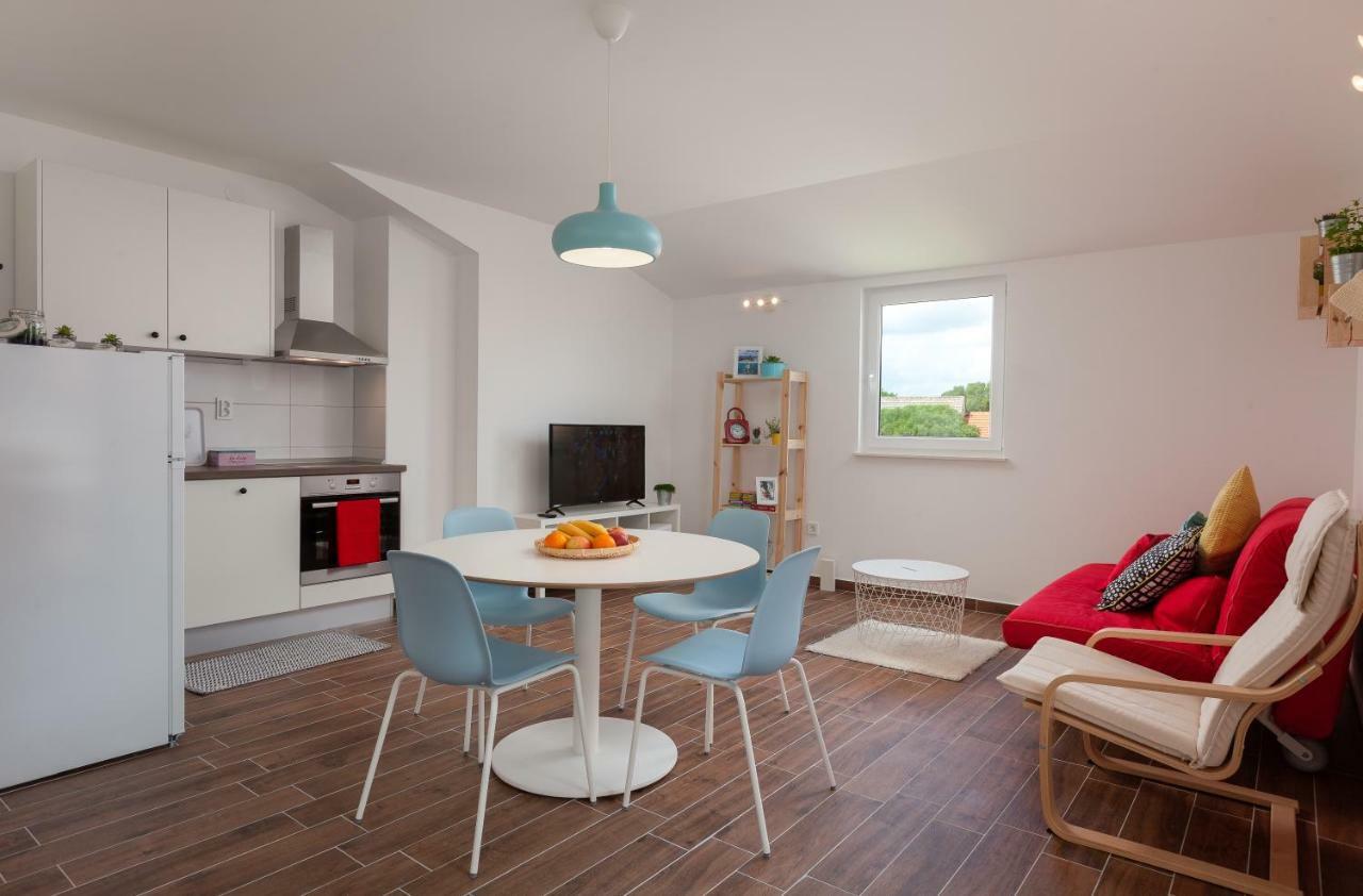 Kvasina Apartments Zadvarje Luaran gambar