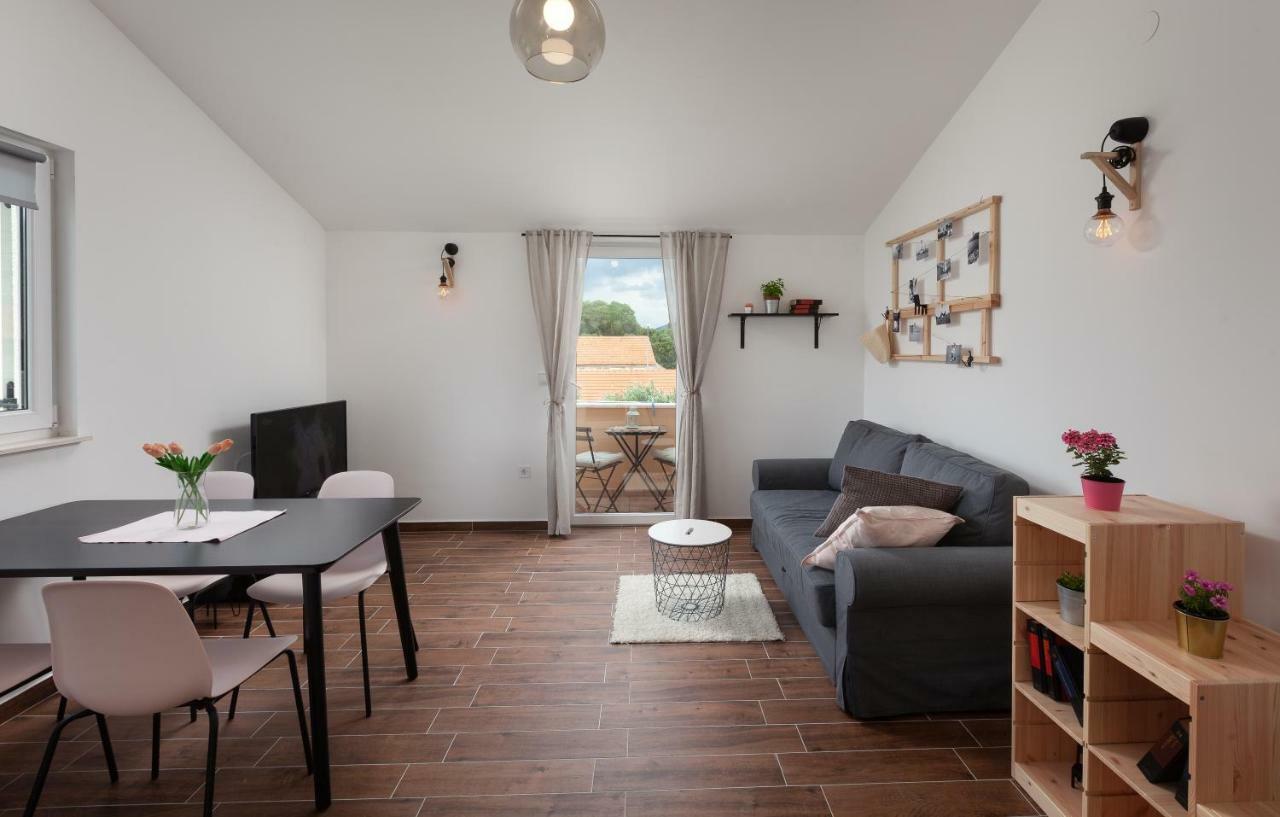 Kvasina Apartments Zadvarje Luaran gambar