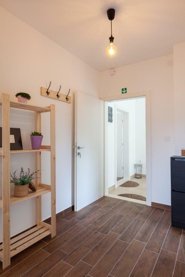 Kvasina Apartments Zadvarje Luaran gambar