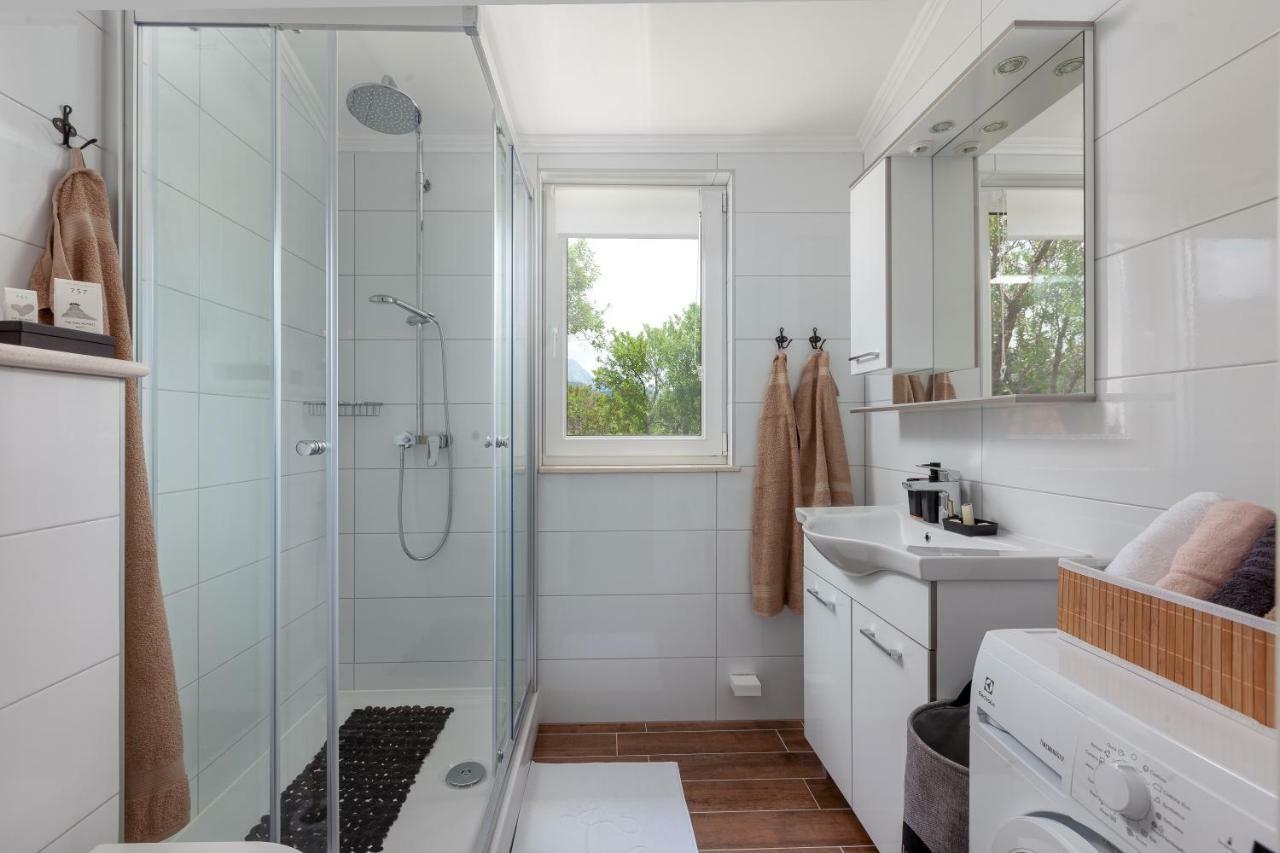 Kvasina Apartments Zadvarje Luaran gambar