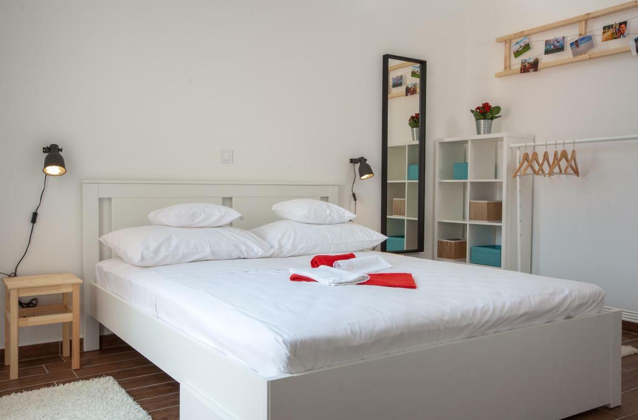 Kvasina Apartments Zadvarje Luaran gambar