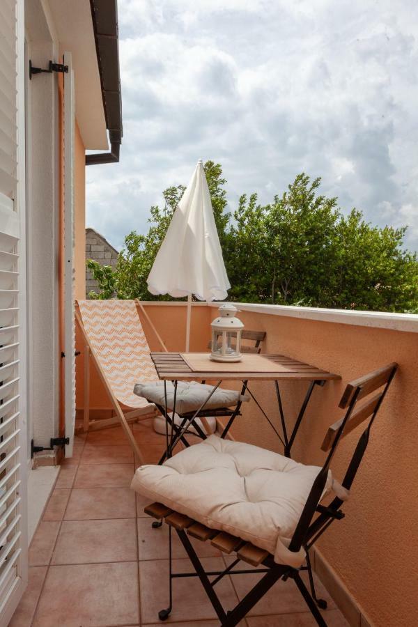 Kvasina Apartments Zadvarje Luaran gambar