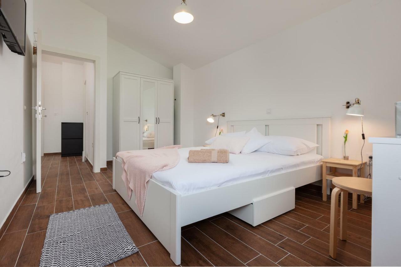 Kvasina Apartments Zadvarje Luaran gambar
