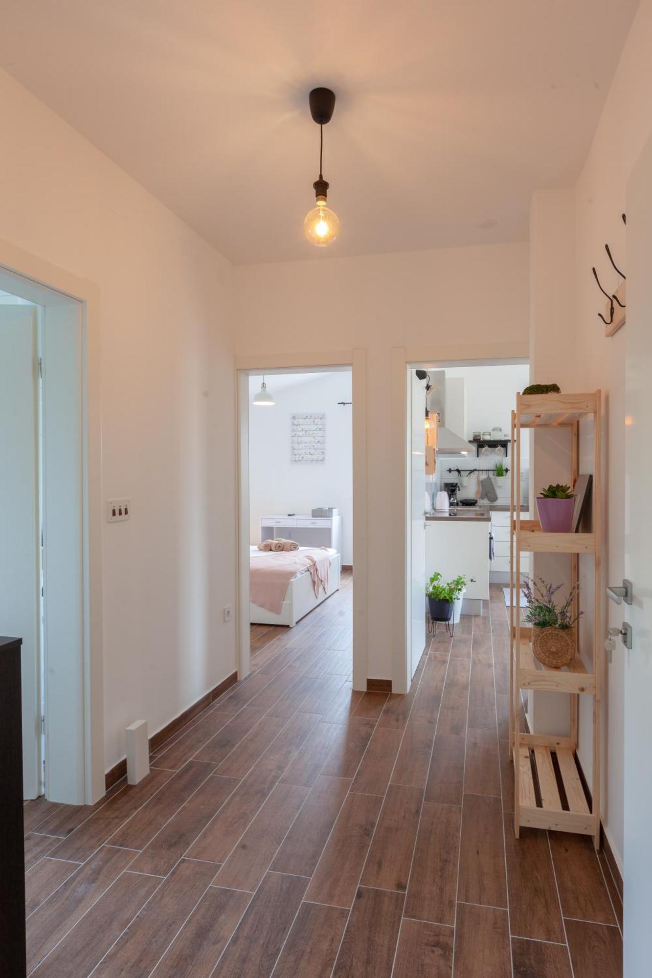 Kvasina Apartments Zadvarje Luaran gambar